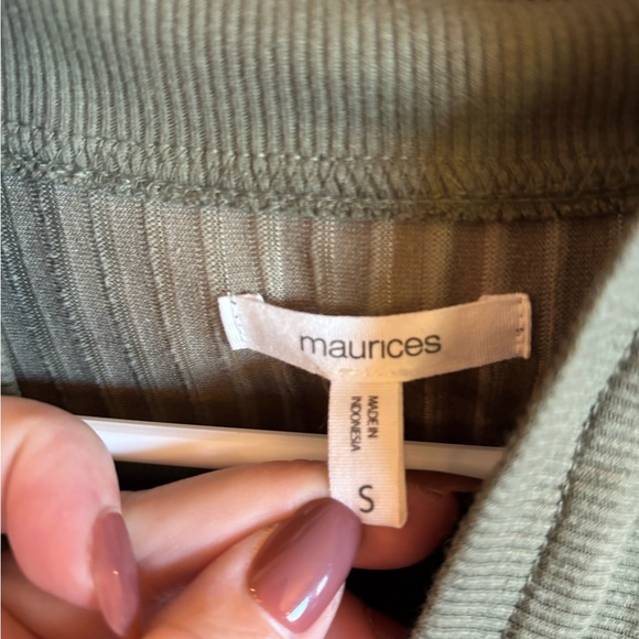 🌻Maurices Olive Green women’s top - Picture 2 of 4
